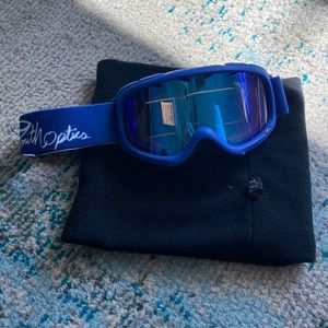 Ski googles and neck warmer gaiter